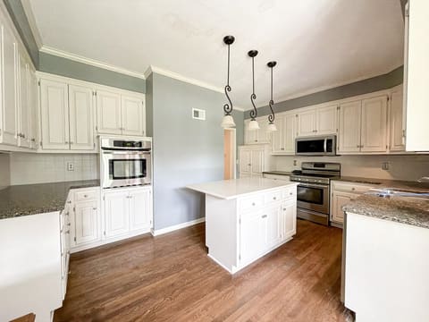 6836 Glenwood St, Overland Park, KS, 66204 photo 5