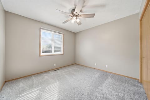 1527 N Pine Grove St, Wichita, KS, 67212 photo 5