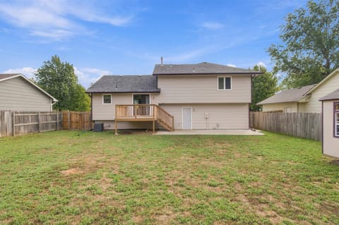 1527 N Pine Grove St, Wichita, KS, 67212 photo 17