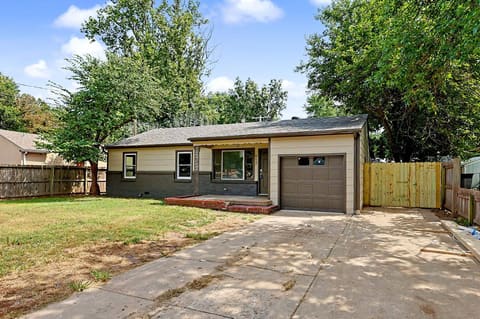 617 W 4th, Haysville, KS, 67060 photo 2