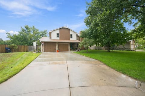 10216 W May Ct, Wichita, KS, 67209 photo 2