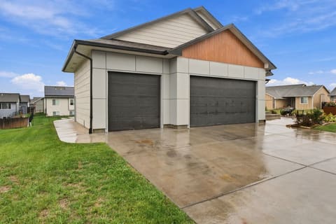 3103 E Reiss Ct, Park City, KS, 67219 photo 2