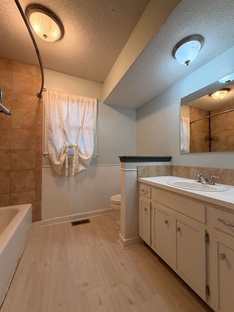 524 Meadowbrook CT, Newton, KS, 67114 photo 9