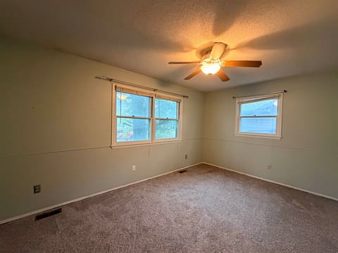 524 Meadowbrook CT, Newton, KS, 67114 photo 7