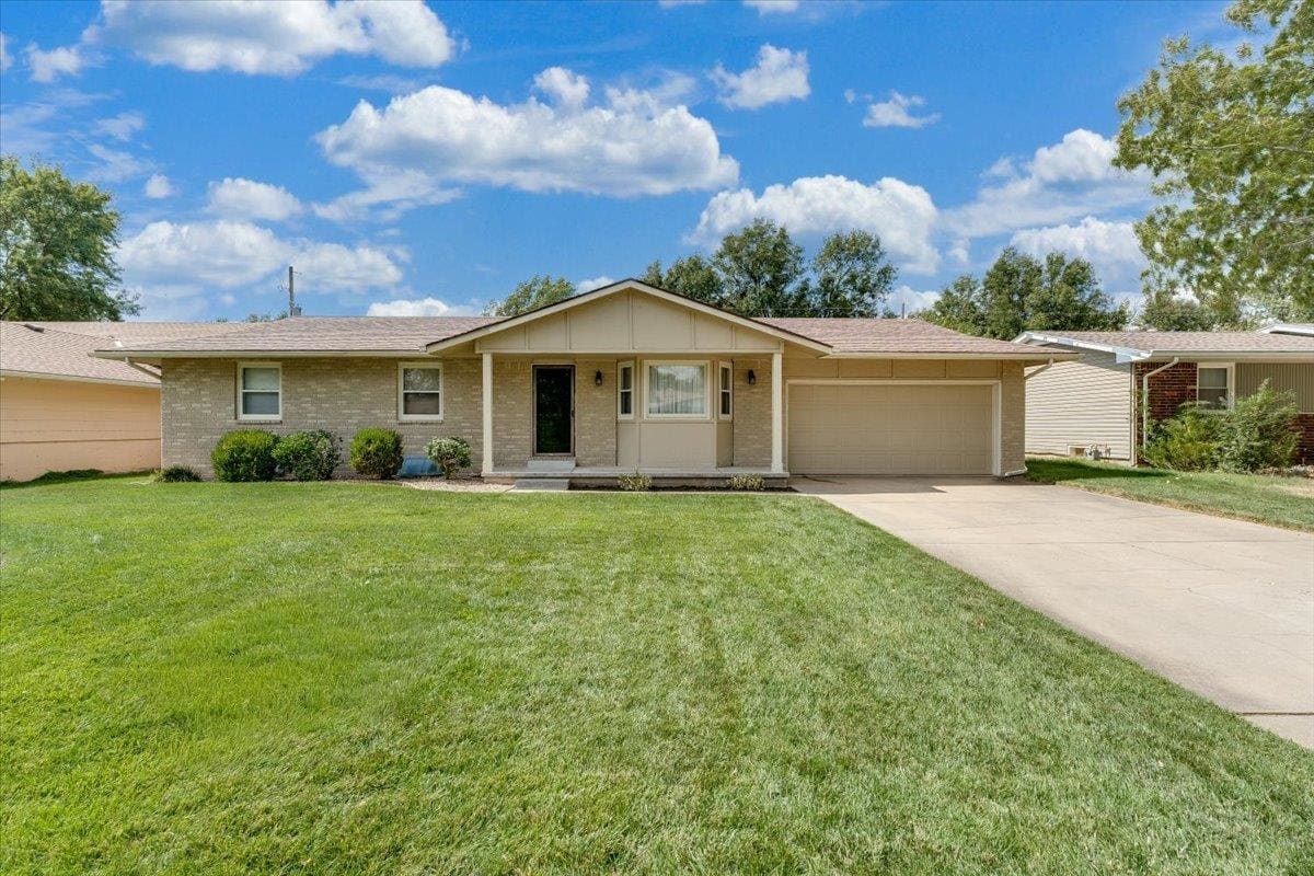 1105 N Hazelwood Ln, Wichita, KS, 67212