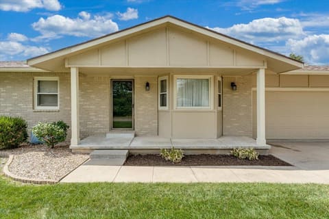 1105 N Hazelwood Ln, Wichita, KS, 67212 photo 2