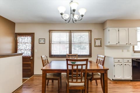 1105 N Hazelwood Ln, Wichita, KS, 67212 photo 6