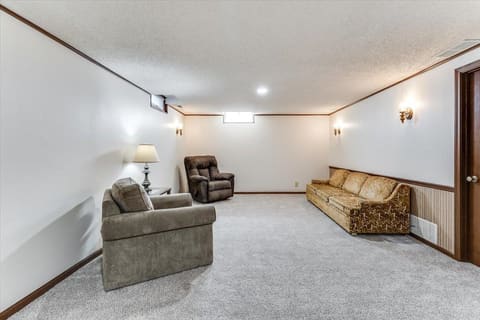 1105 N Hazelwood Ln, Wichita, KS, 67212 photo 17