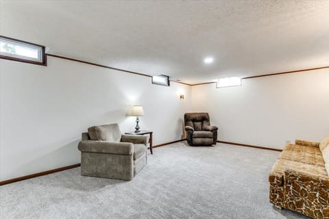 1105 N Hazelwood Ln, Wichita, KS, 67212 photo 18