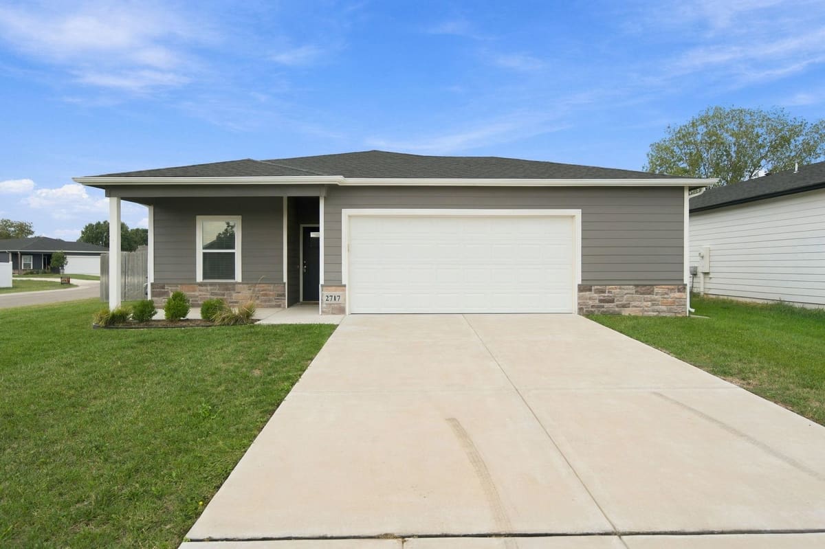 2717 S Cypress St, Wichita, KS, 67210-2475