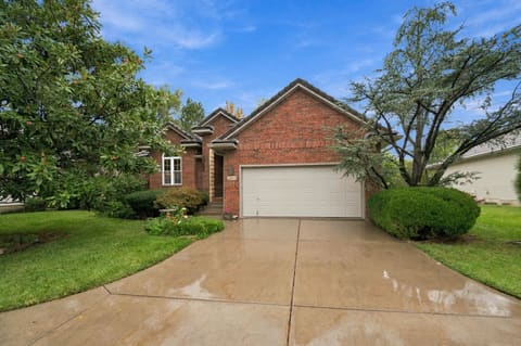 2833 N Plumthicket Cir, Wichita, KS, 67226 photo 2