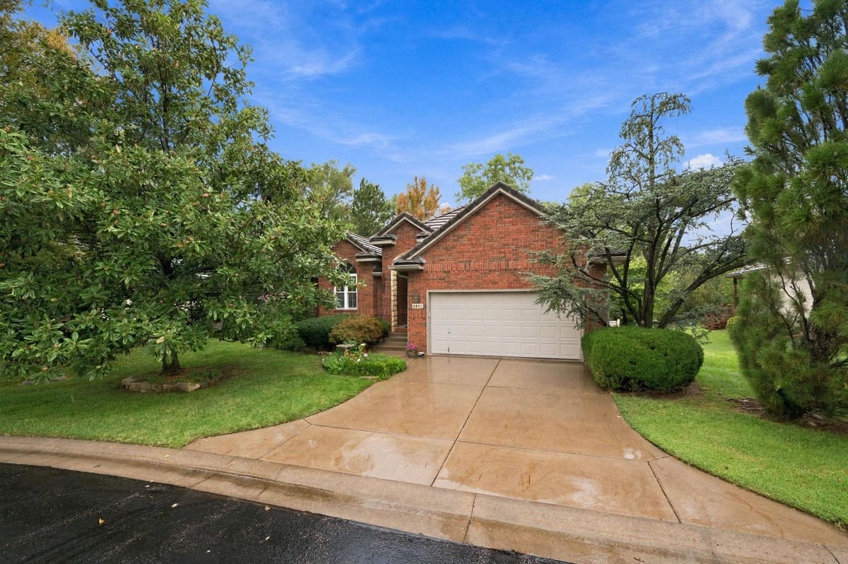 2833 N Plumthicket Cir, Wichita, KS, 67226