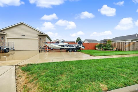 2872 Melanie Ln, Salina, KS, 67401 photo 3