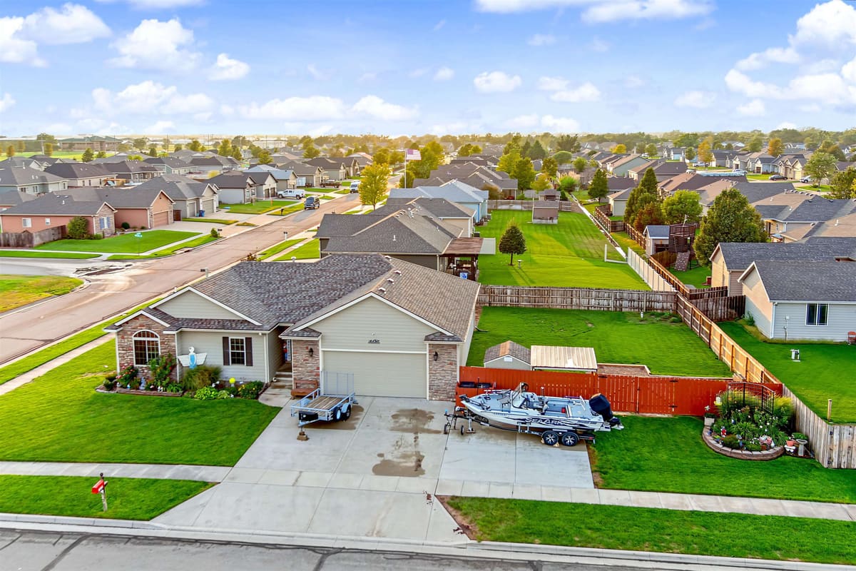 2872 Melanie Ln, Salina, KS, 67401