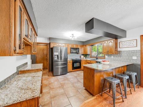 1409 N Wagon Wheel Ct, Derby, KS, 67037 photo 9
