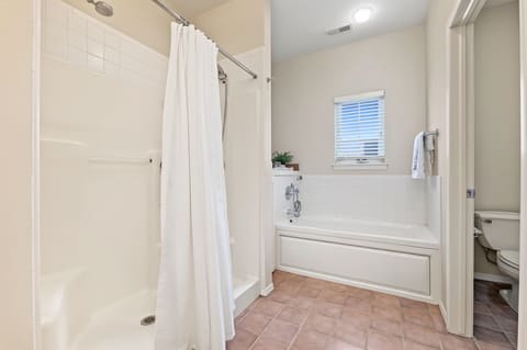 814 N Woodridge St, Wichita, KS, 67206 photo 23