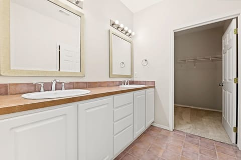 814 N Woodridge St, Wichita, KS, 67206 photo 27