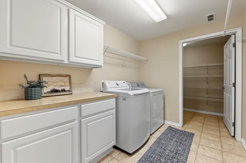 814 N Woodridge St, Wichita, KS, 67206 photo 30