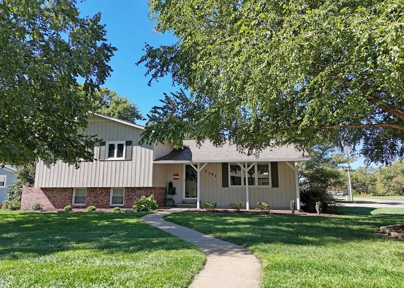 2304 Fairway Dr, Belleville