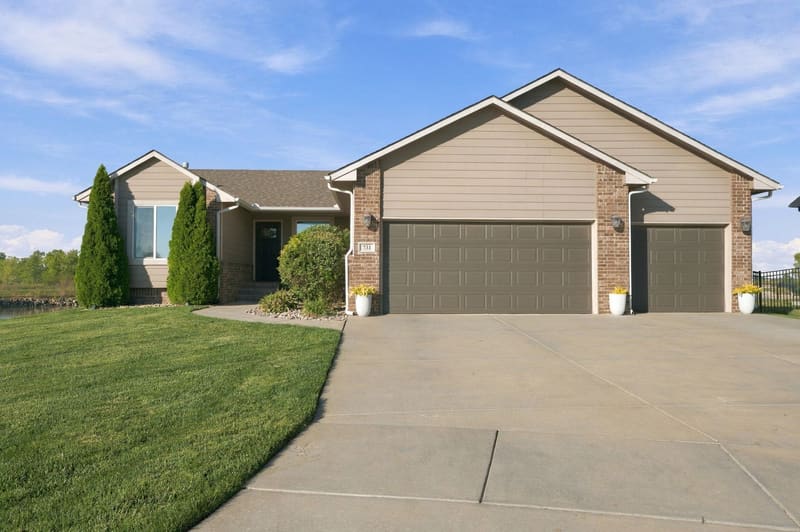 731 S Lakeview St, Haysville