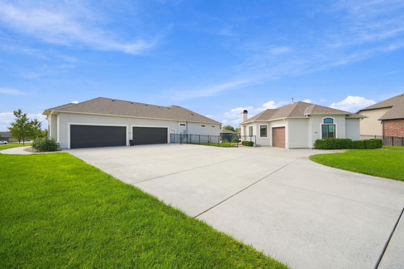 2901 W Crystal Beach St, Wichita