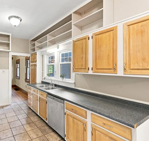 842 N Litchfield Ave, Wichita, KS, 67203 photo 8