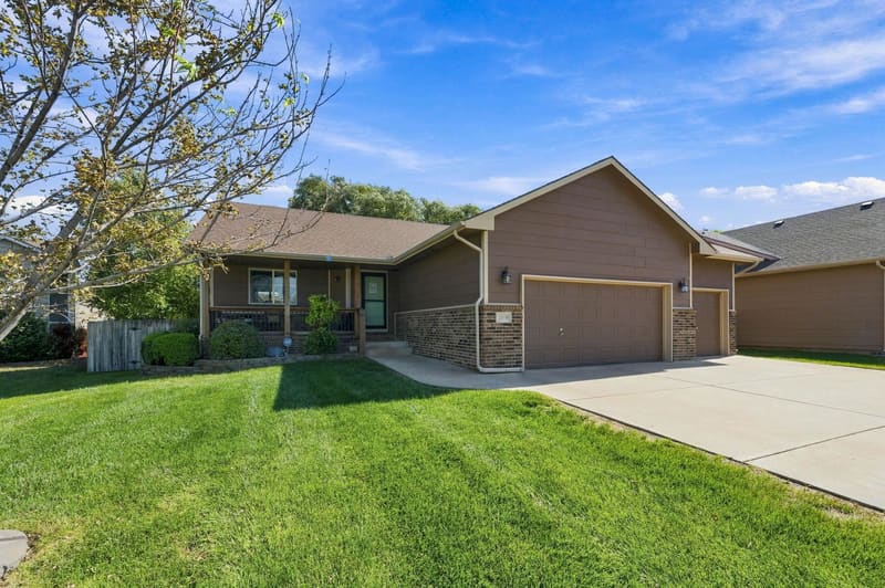 2410 S Fieldcrest Cir, Wichita