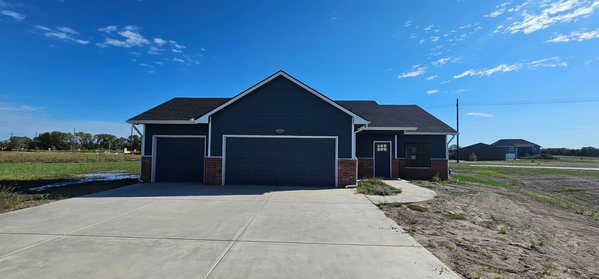 1630 Midway Ct., Valley Center, KS, 67147