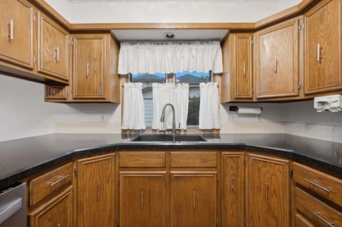 10231 W Alamo St, Wichita, KS, 67212 photo 2
