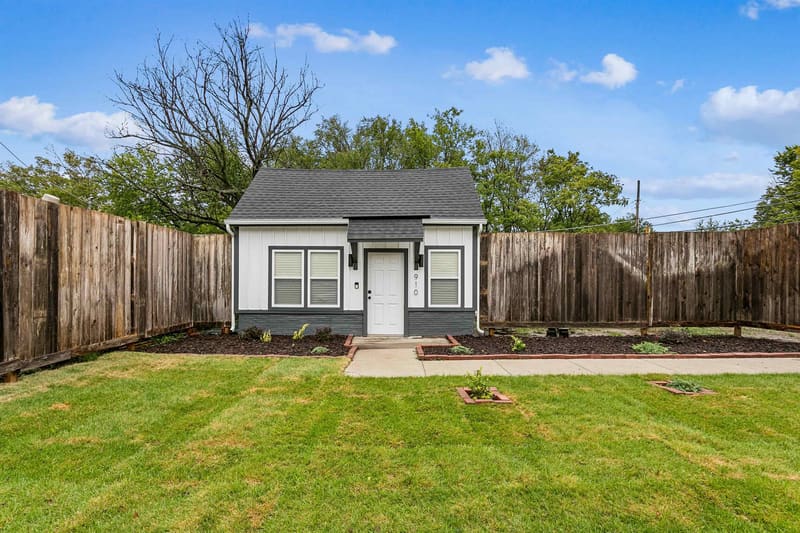 910 E Clark, Wichita