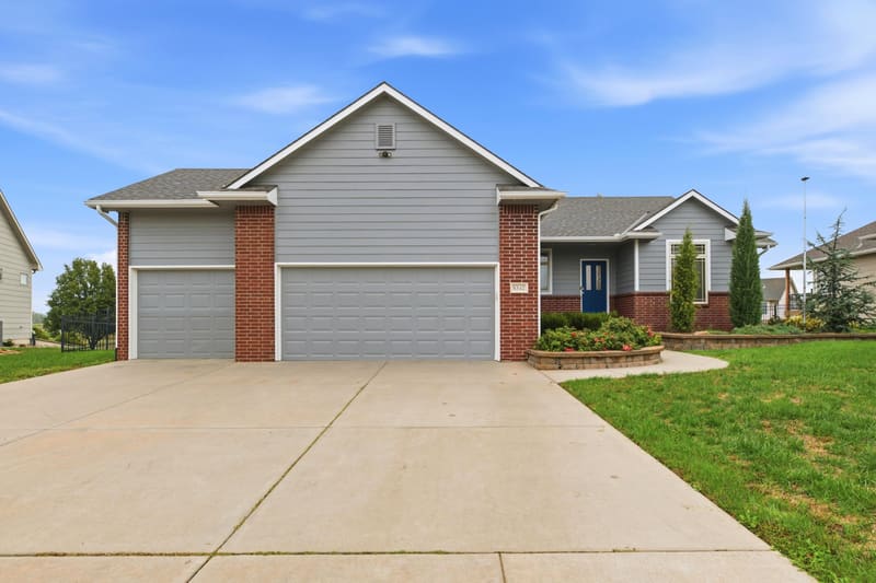 8342 E Old Mill Ct, Wichita