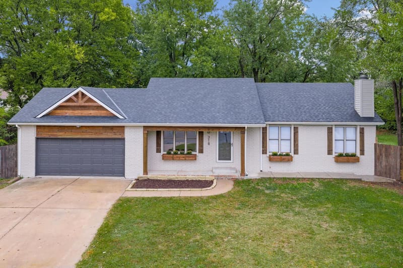 318 N Countryside Ct S, Andover