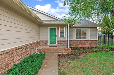 2517 N Rutgers St, Wichita, KS, 67205 photo 2